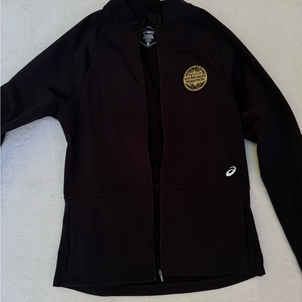 Asics Women's Los Angeles Marathon Fleece Lined Utility Jacket in Black w/ logo - Picture 9 of 15